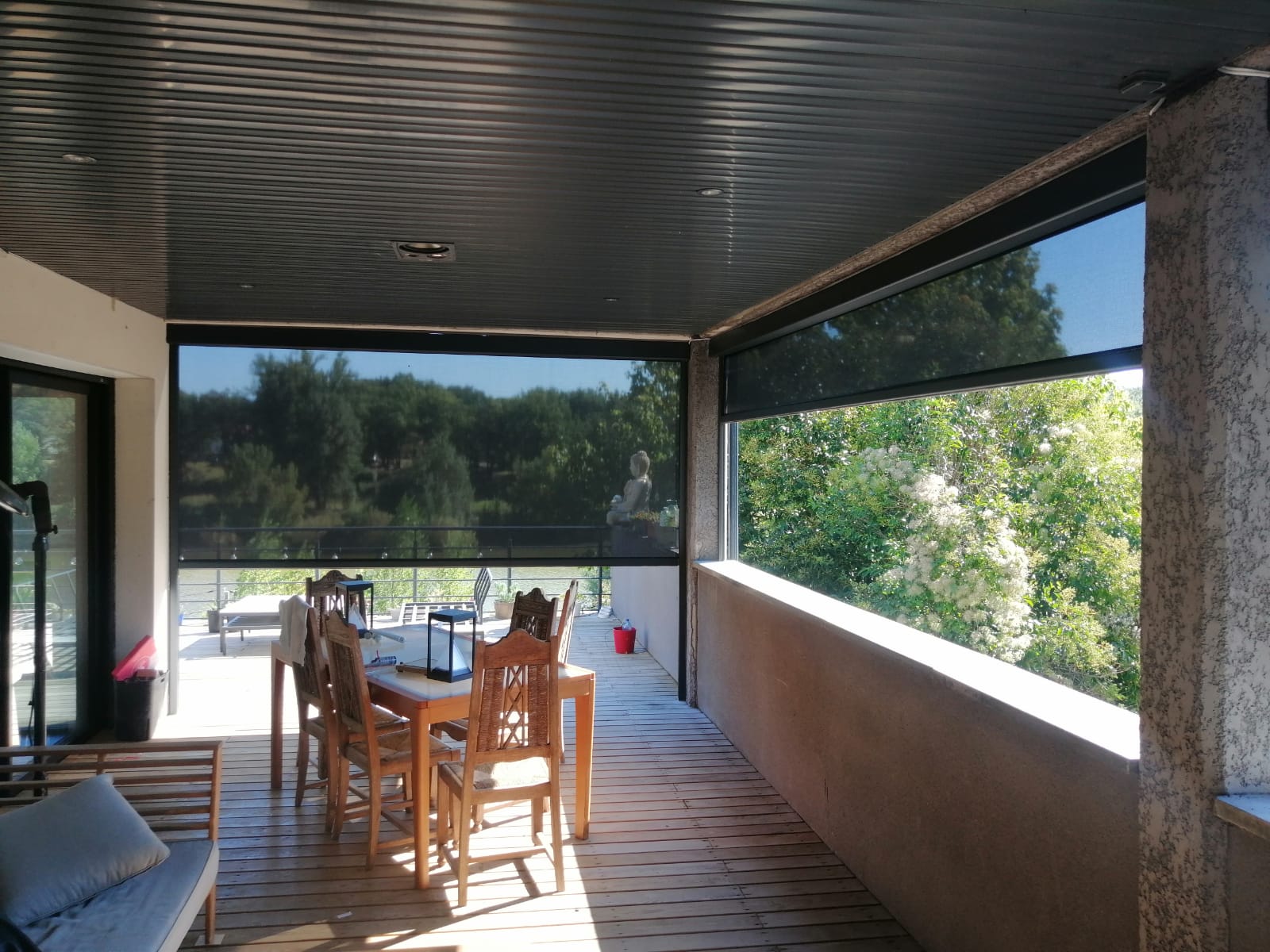 Store-vertical-Espalis-pour-terrasse-et-balcon