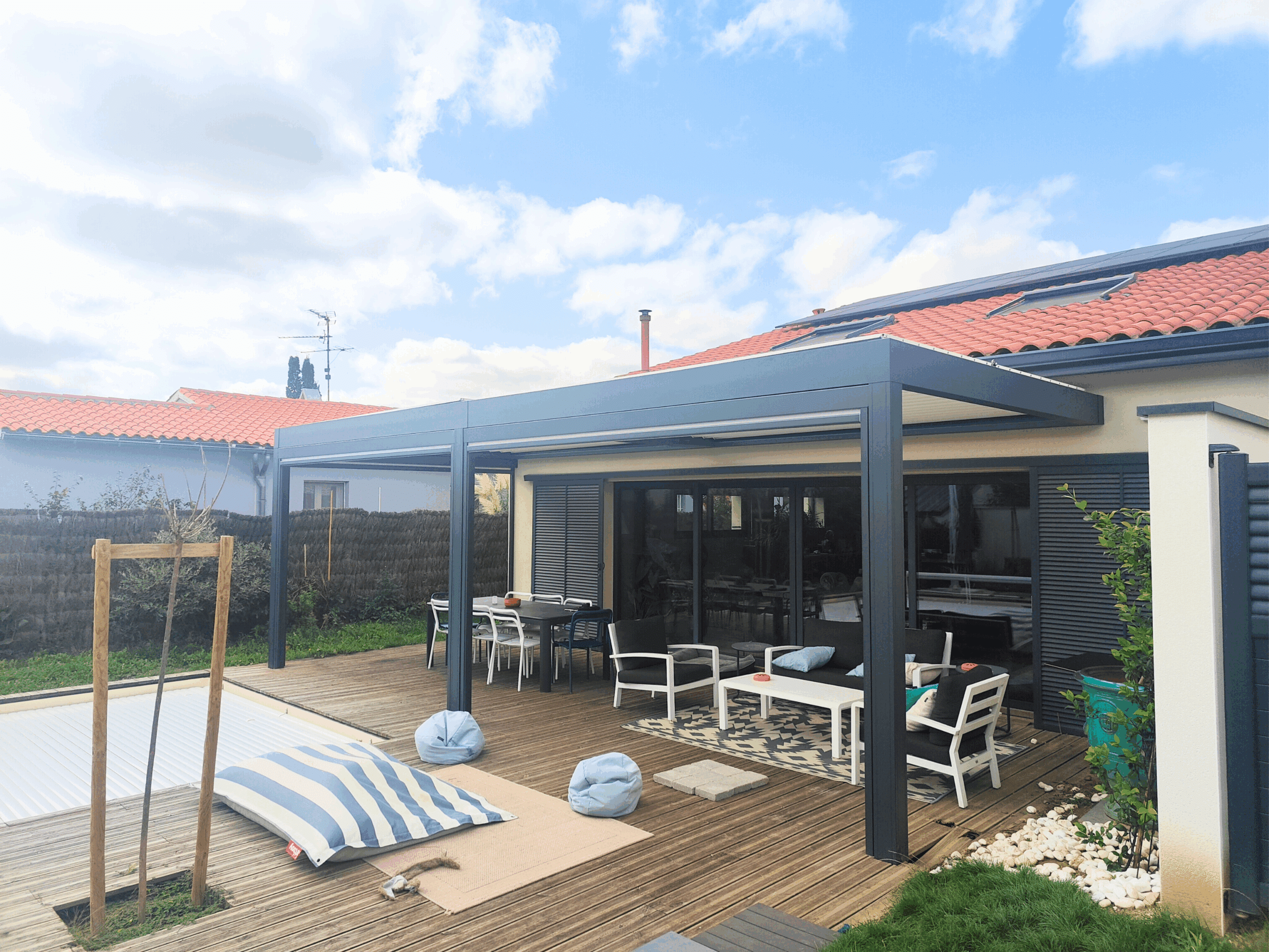 Double pergola pour terrasse exposée plein sud
