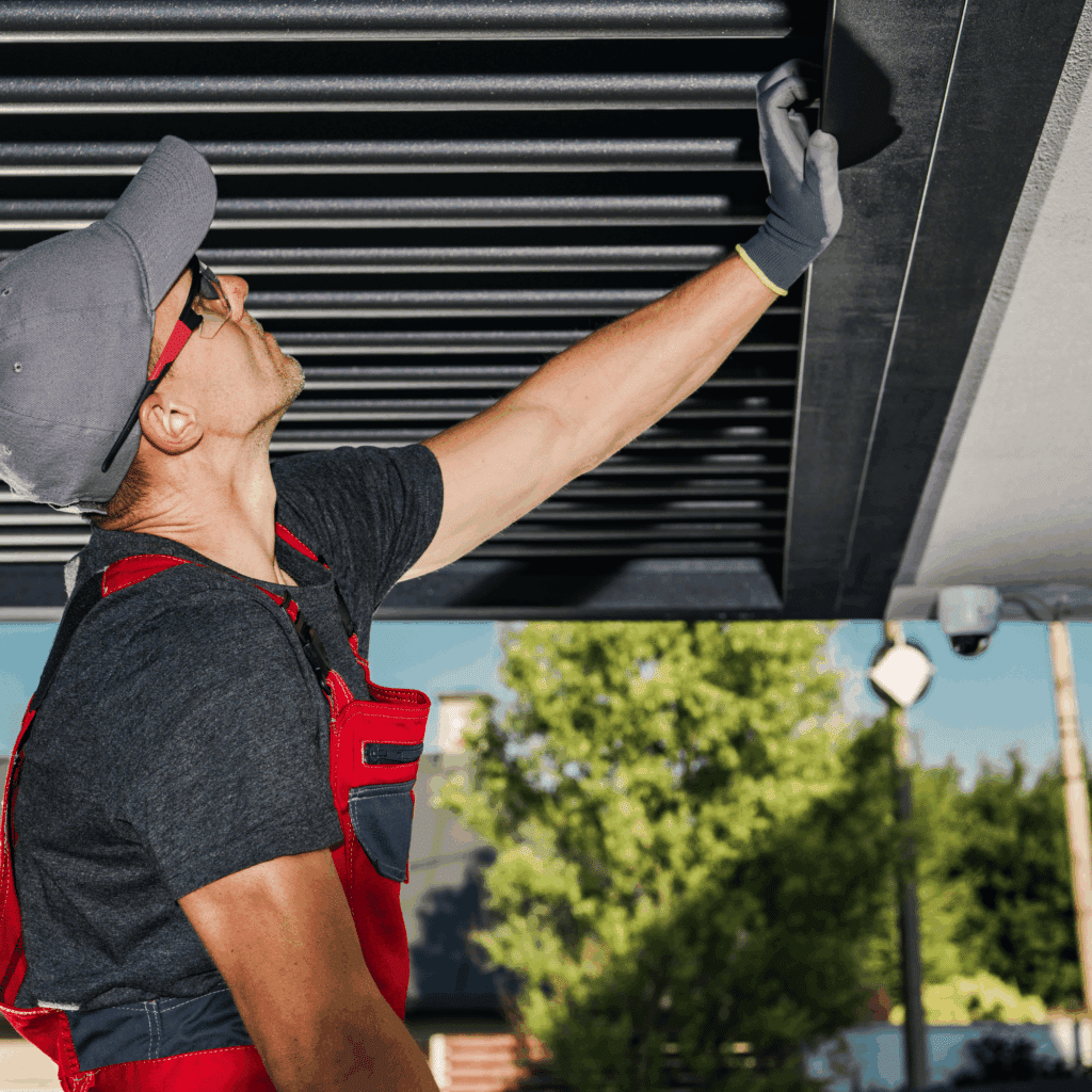 Révision et entretien d'une pergola bioclimatique et de ses lames otientables