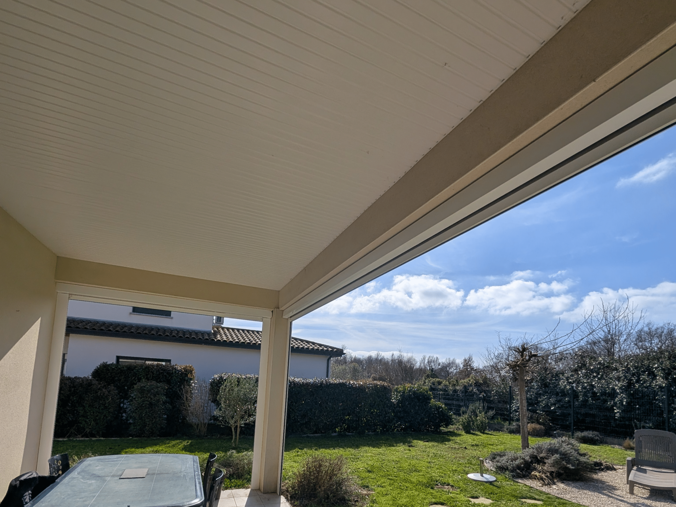 Store vertical terrasse sur grand côté