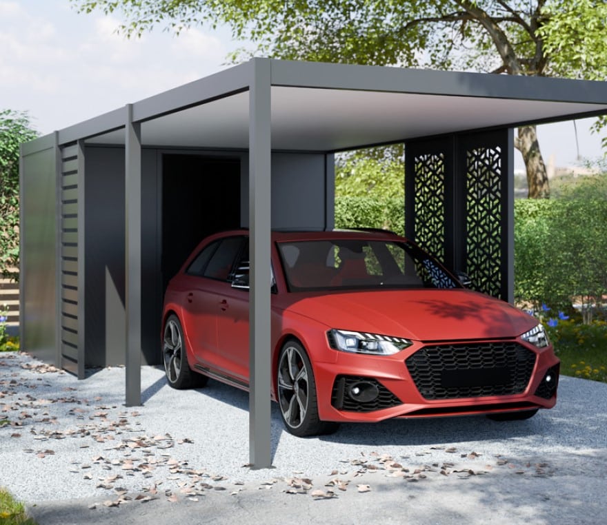 Carport moderne en aluminium avec panneaux ajourés décoratifs et abri de jardin intégré.