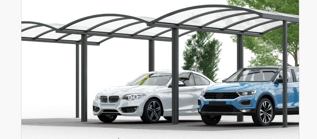 Double carport papillon arqué en aluminium et toit en polycarbonate, sur quatre pieds.