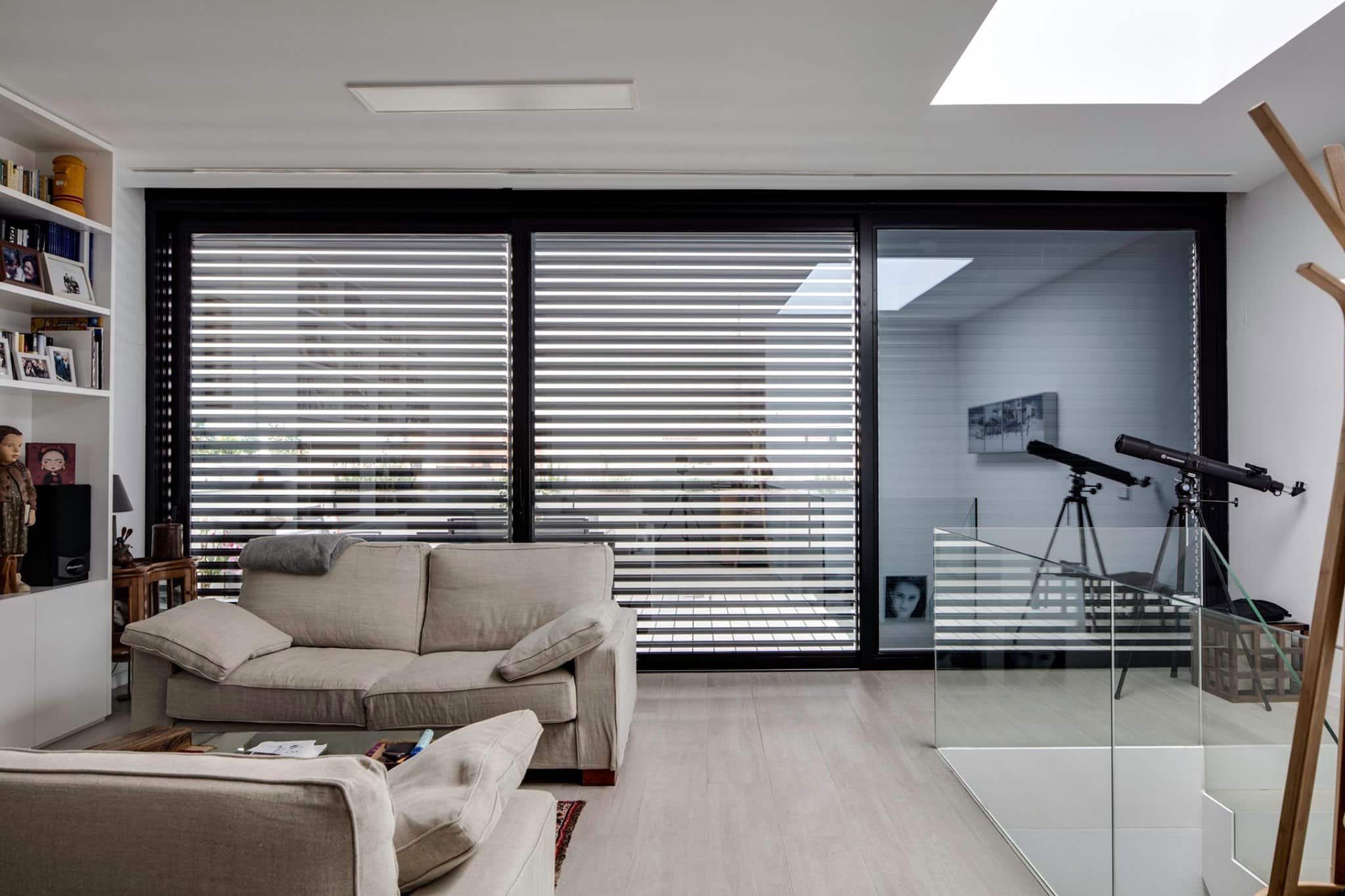 Brise soleil METALUNIC Griesser pour protéger un salon exposé au soleil